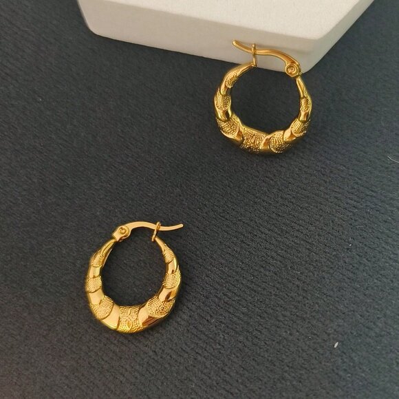 18k Plated Snake Skin Pattern Oil-Pressed Hoop Earrings - Picture 5 of 6